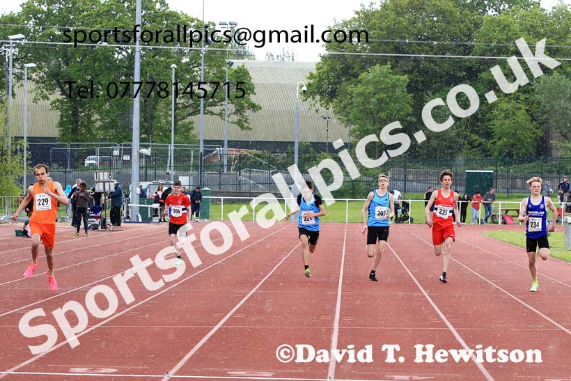 Boys Under-15s 200 metres, 2023 North Eastern Track and Field Champs., Middlesbrough Sports Village, Middlesbrough. Photo: David T. Hewitson/Sports for All Pics